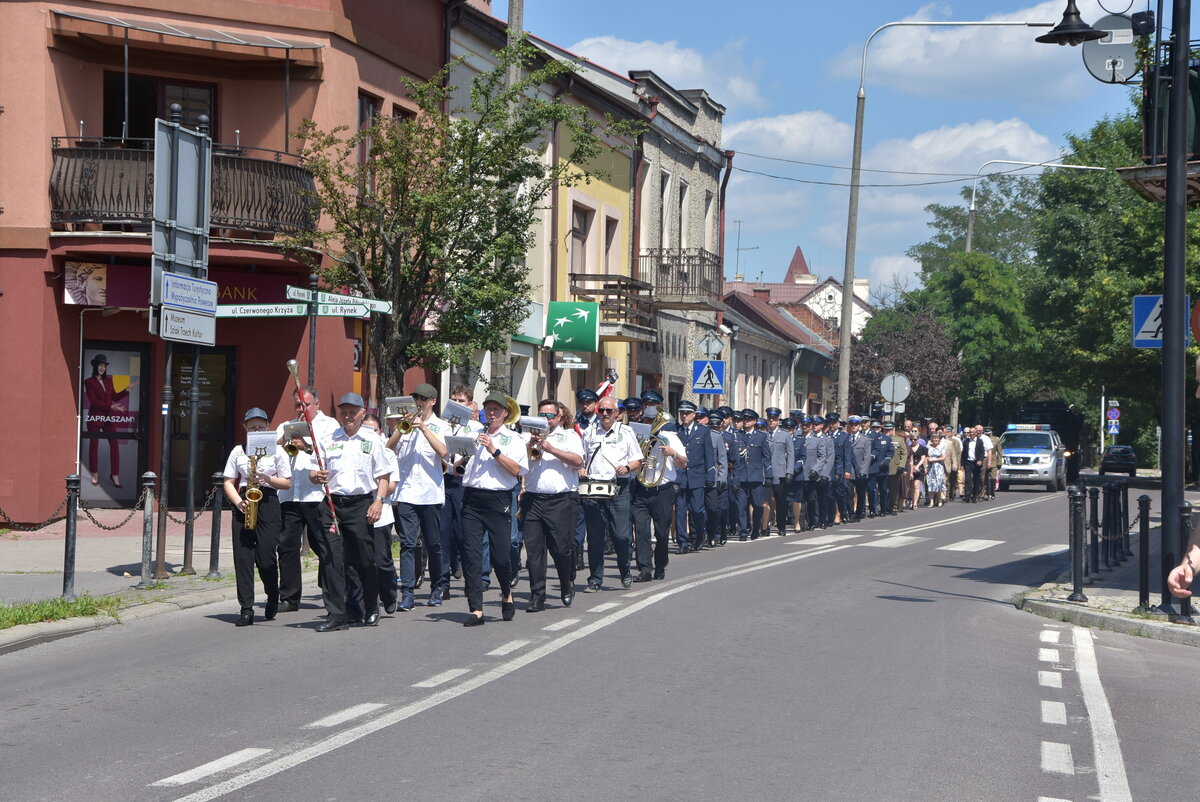 orkiestra podczas pochodu