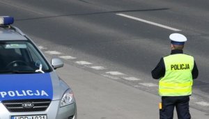 fot. patrol ruchu drogowego podczas służby na drodze