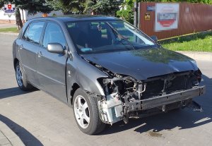 auto marki Toyota uczestniczące w zdarzeniu drogowym