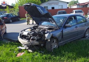 pojazd marki BMW uczestniczący w kolizji