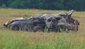 uszkodzony pojazd BMW po zdarzeniu drogowym