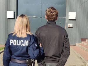 Zdjęcie policjantki i zatrzymanego