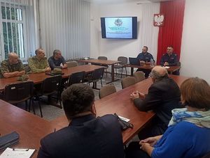 policjanci podczas debaty