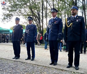 4 funkcjonariuszy w tym Zastępca Komendanta Wojewódzkiego Policji w Lublinie inspektor Robert Michna oraz Komendant Powiatowy Policji we Włodawie komisarz Grzegorz Kuter podczas uroczystych obchodów upamiętniających 85 rocznicę bitwy pod Wytycznem