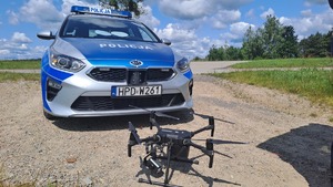 radiowóz i dron