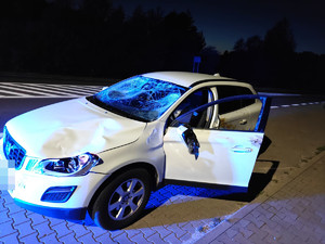 Volvo z uszkodzeniami pokolizyjnymi