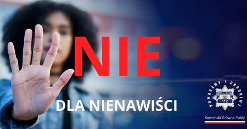 Zdjęcie kobiety z podniesioną dłonią i napis Nie dla nienawiści.
