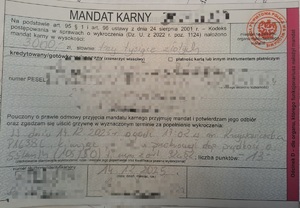 Zdjęcie mandatu karnego na kwotę 3 tysięcy złotych za przekroczenie dozwolonej prędkości w terenie zabudwanym