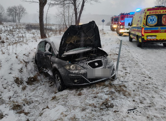 auto Seat w rowie z uszkodzeniami po zderzeniu