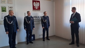 Zdjęcia z uroczystej zbiórki podczas której przekazano obowiązki na stanowisku Komendanta Powiatowego Policji we Włodawie
