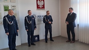 Zdjęcia z uroczystej zbiórki podczas której przekazano obowiązki na stanowisku Komendanta Powiatowego Policji we Włodawie