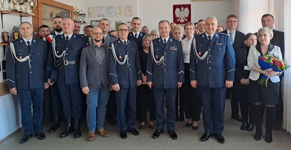 Zdjęcia z uroczystej zbiórki podczas której przekazano obowiązki na stanowisku Komendanta Powiatowego Policji we Włodawie