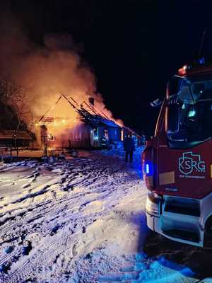 Zdjęcie przedstawiające pożar domu