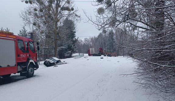 Miejsce kolizji osobówki i ciężarówki na drodze wojewódzkiej nr 816 w miejscowości Hanna