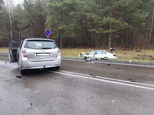 zdjęcie przedstawiające pojazd którym poruszał się sprawca kolizji
