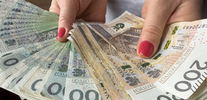 zdjęcie przedstawiające pieniądze utracone w wyniku włamania