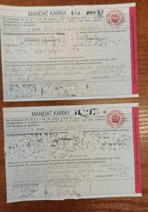 zdjęcie przedstawiające dwa mandaty karne za przekroczenie prędkości